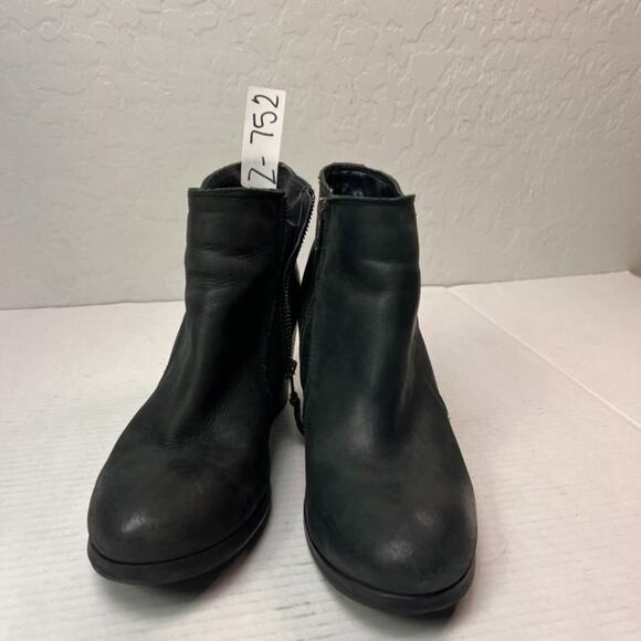 Levi's Boots Women's Size 9 Black Leather Ankle Zip Up Block Heeled Boho - Picture 12 of 12